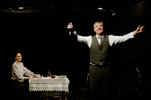 Крутится, вертится шар...