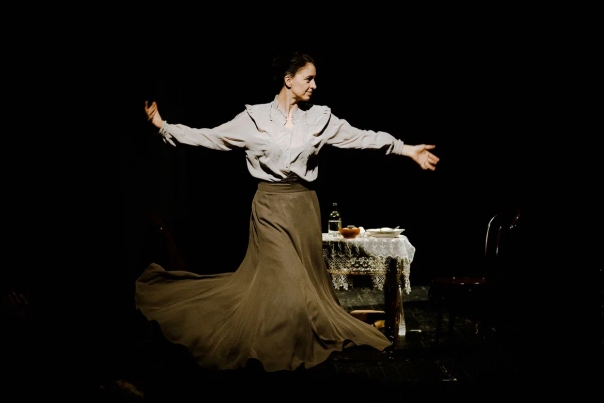 Крутится, вертится шар...