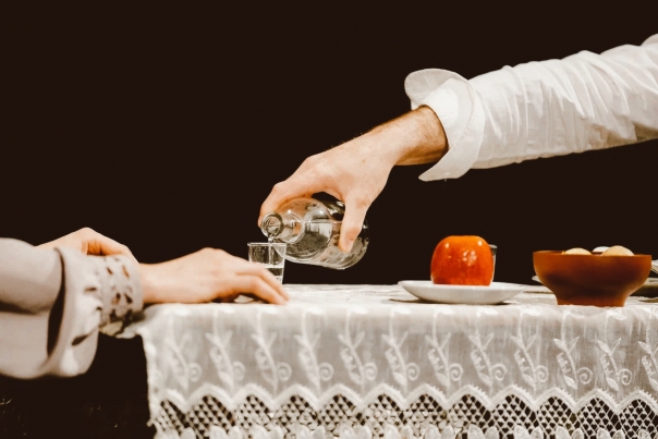 Крутится, вертится шар...