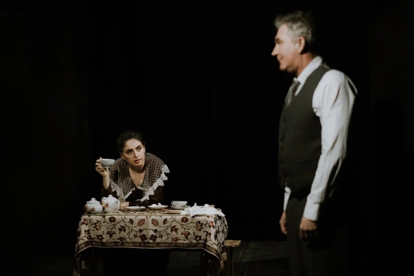 Крутится, вертится шар...