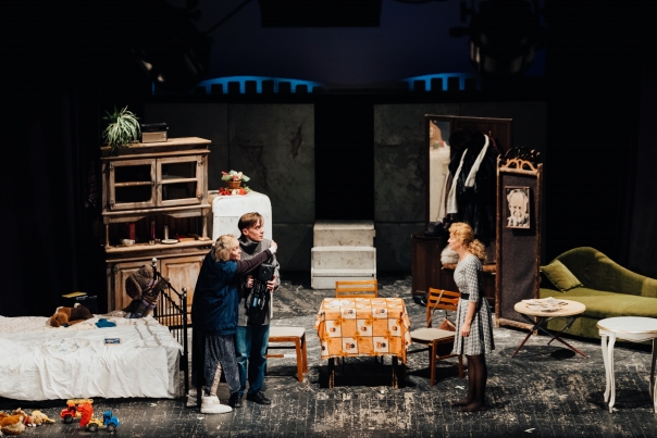 Похороните меня за плинтусом