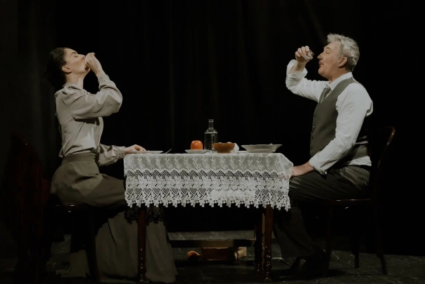 Крутится, вертится шар...